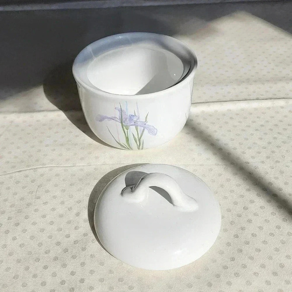 Shadow Iris ( Corelle )Sugar bowl 🥣 height 3 " - Picture 2 of 4
